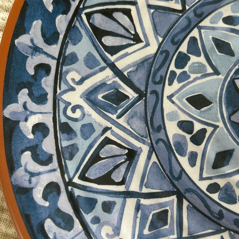 Tommy Bahama Set Of 4 10 1/2” Blue Medallion Melamine Dinner Plates. Pre Owned - Picture 5 of 7